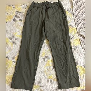 Lululemon “on the fly” pant
